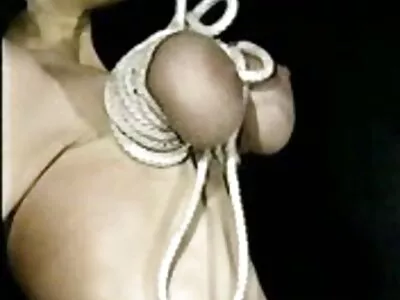 Amico costringe la sua sorellastra e la sua migliore amica a fare un siti porno amatoriali italiani trio
