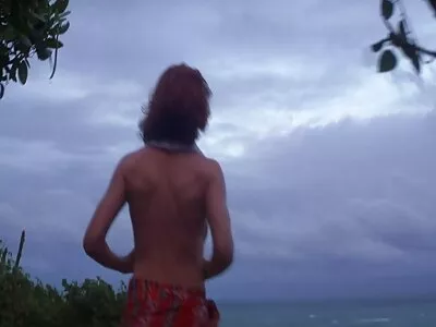 Figa pelosa bionda distrutta analmente su un letto grande amatoriale porno italiana