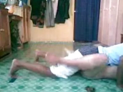 Un video xxx amatoriali italiani tuffo magro porta a una scopata hardcore in piscina